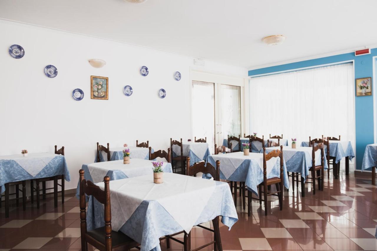 Hotel Cheri Rimini Exterior foto