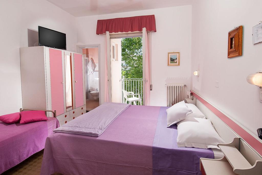 Hotel Cheri Rimini Exterior foto